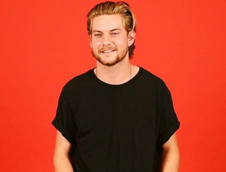 Is Jake Weary Gay? Height, Abs, Body Measurements, Quick Facts