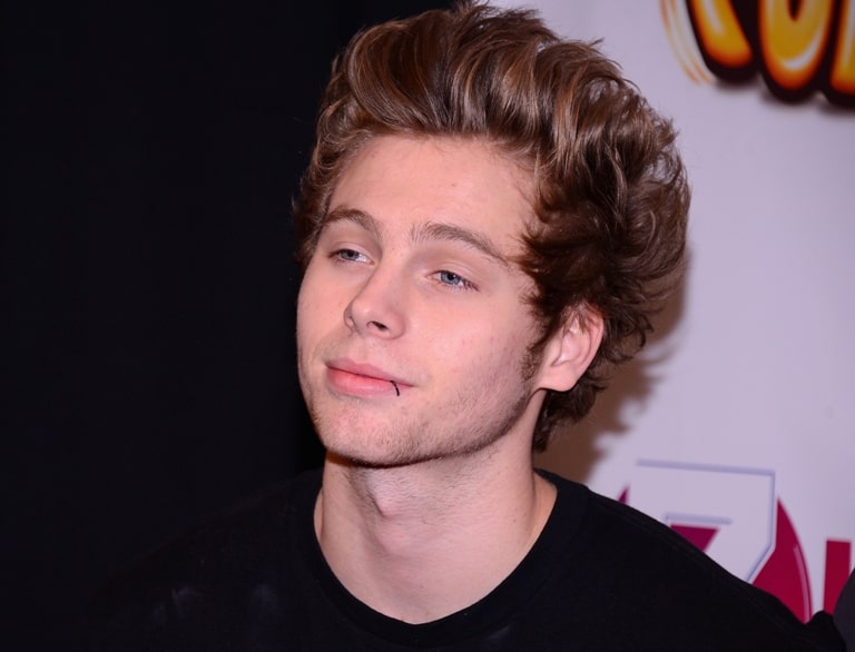 Luke Hemmings Bio, Age, Height, Girlfriend and Other Facts You Need To Know