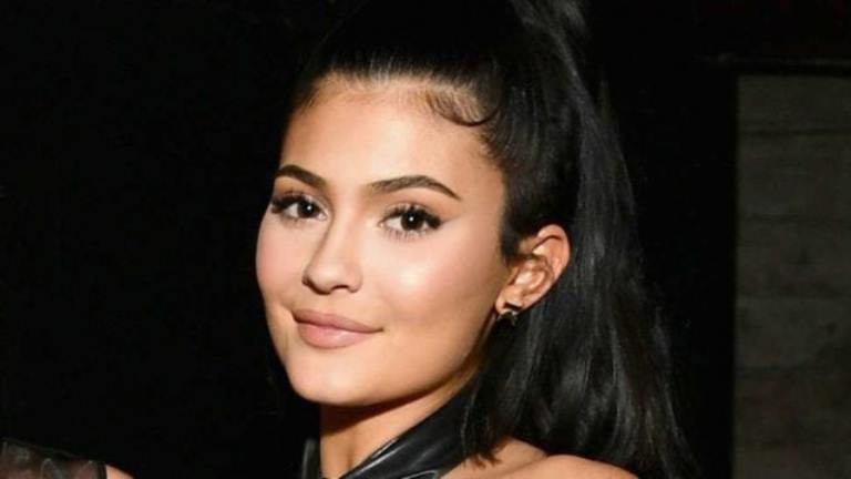 How Did 20 Year Old Kylie Jenner Build Close To $1 Billion Fortune Under 3 Years? 