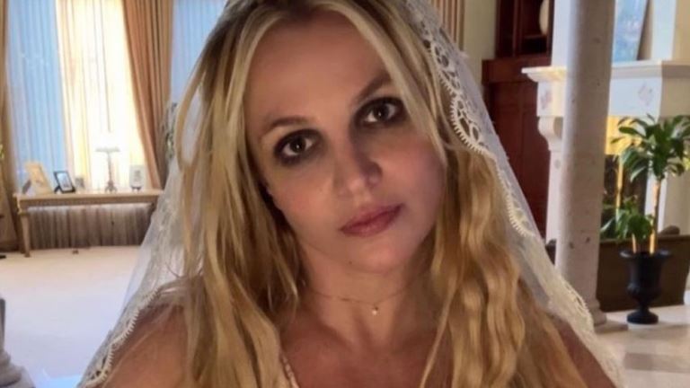 Britney Spears Clarifies: "I'm Not Having a Breakdown!"
